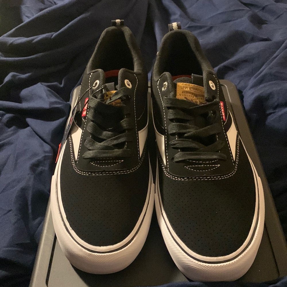Men’s shoes Levi’s comfort size 9.5